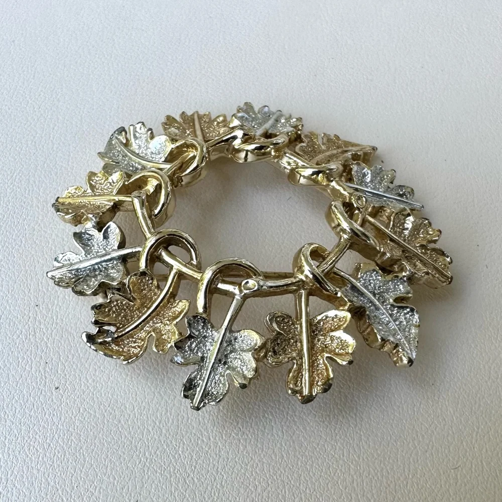 Vintage Sarah Coventry Gold and Silver Tone Circle Leaf Brooch Pin